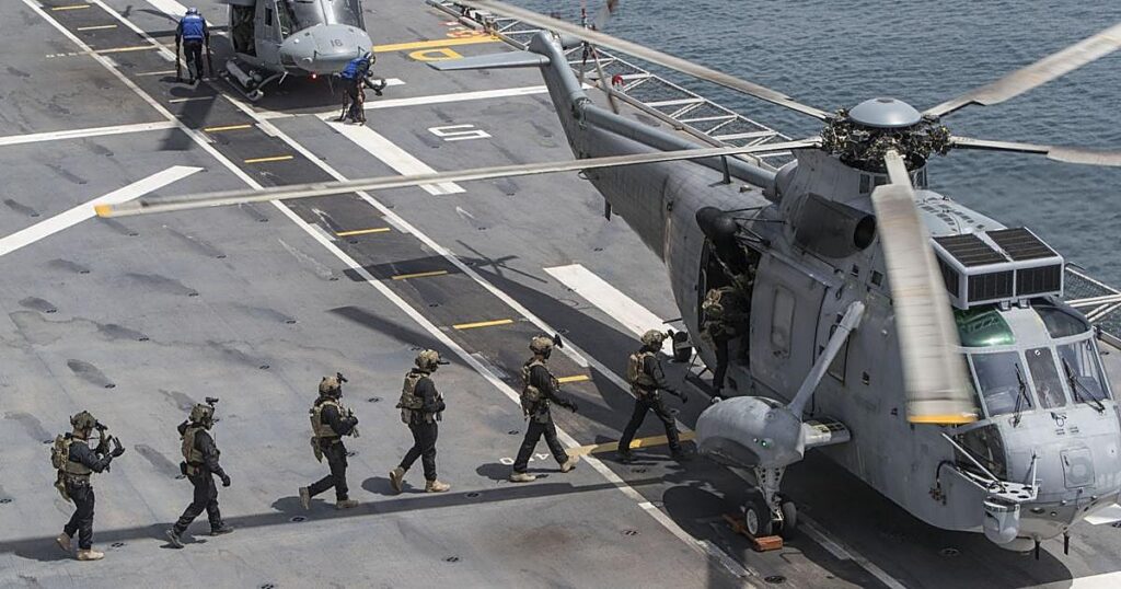 La operación 'Atalanta' monitoriza dos embarcaciones atacadas por piratas en Somalia