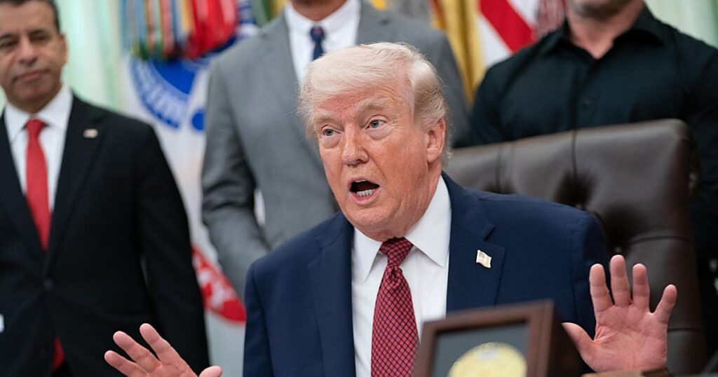 Trump anuncia una nueva ronda de negociaciones con Irán este lunes, pese al cierre de Ormuz