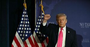 Trump dice que Teherán acepta entregar su uranio enriquecido y que habrá acuerdo este fin de semana
