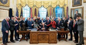 Trump se la juega con los católicos