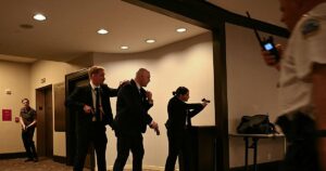 cómo el tirador armado estuvo a segundos de Trump y del Gobierno