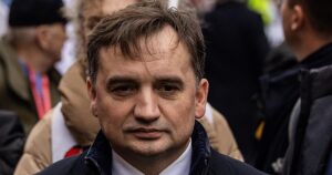 El exministro de Justicia polaco Zbigniew Ziobro, buscado por corrupción, huye a EE.UU.
