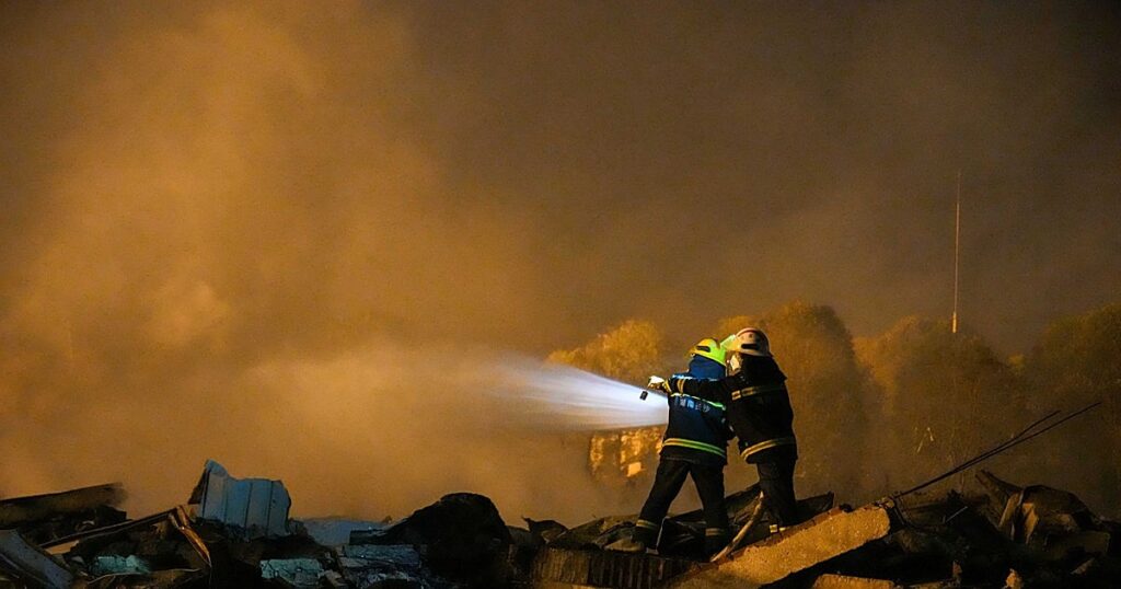 Al menos 21 muertos y 61 heridos en una explosión en una fábrica de fuegos artificiales en el centro de China