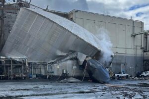Al menos un muerto, nueve heridos y nueve desaparecidos tras romperse un tanque industrial en el estado de Washington