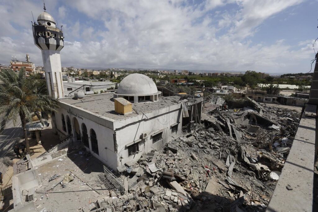 Aumentan a 14 los muertos, incluidos cuatro niños, por un ataque de Israel en un municipio en el sur de Líbano