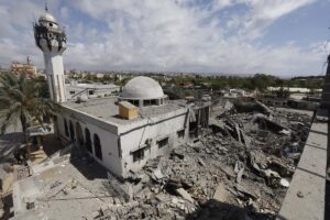 Aumentan a 14 los muertos, incluidos cuatro niños, por un ataque de Israel en un municipio en el sur de Líbano