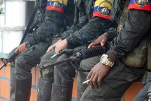Colombia apunta a "múltiples víctimas", entre ellas menores, en combates entre 'Mordisco' y 'Calarcá'