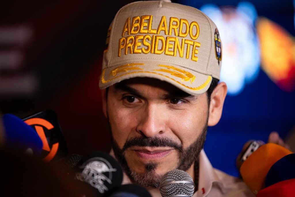 De la Espriella hace un llamamiento a "derrotar a la tiranía" tras votar en Barranquilla