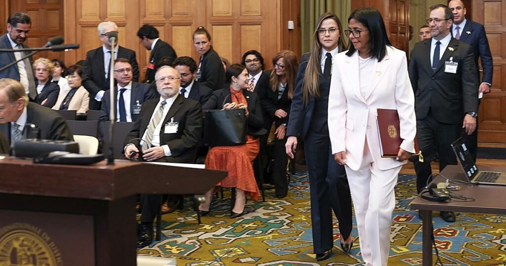 Delcy Rodríguez califica de «absurdo antijurídico» el caso entre Caracas y Guyana por el Esequibo en La Haya