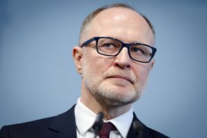 Dimite el ministro de Defensa de Letonia tras el impacto de drones ucranianos en el país