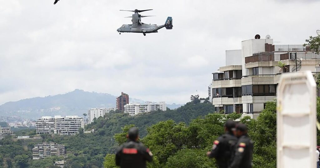 Dos aeronaves militares de EE.UU. para asaltos de combate sobrevolaron a Caracas