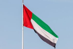 EAU denuncia un "ataque terrorista" con drones de Irán contra un buque emiratí en el estrecho de Ormuz