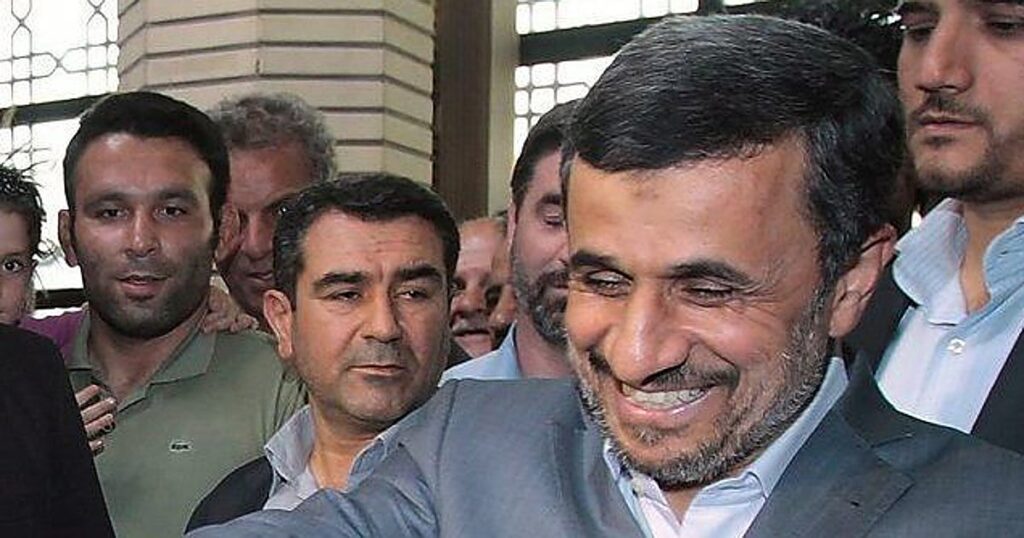 EE.UU. e Israel intentaron devolver a Ahmadinejad al poder en Irán al comienzo de la guerra