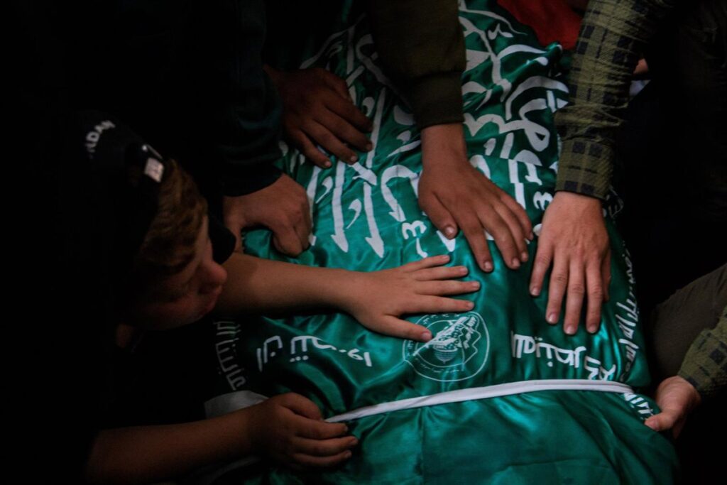 El Ejército israelí bombardea ciudad de Gaza, apuntando al nuevo líder del ala militar de Hamás