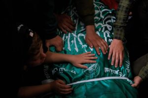 El Ejército israelí bombardea ciudad de Gaza, apuntando al nuevo líder del ala militar de Hamás