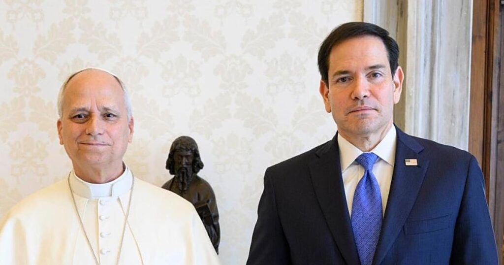 El Papa recibe a Marco Rubio en el Vaticano para una «conversación franca» tras las críticas de Trump