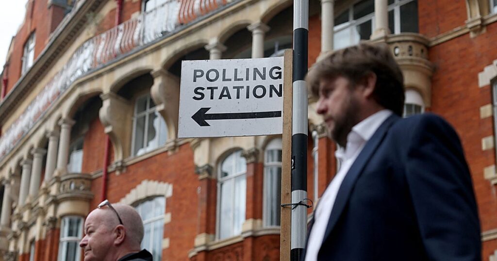 El Reino Unido mide el desgaste del bipartidismo en unas elecciones clave con el avance de Farage