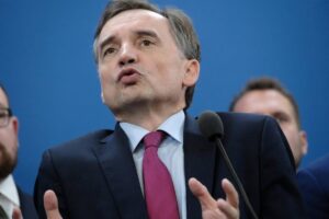 El exministro de Justicia polaco Zbigniew Ziobro, buscado por corrupción, huye a EEUU