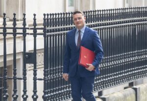 El exministro de Sanidad Wes Streeting se postula para disputar a Starmer el liderazgo del Partido Laborista