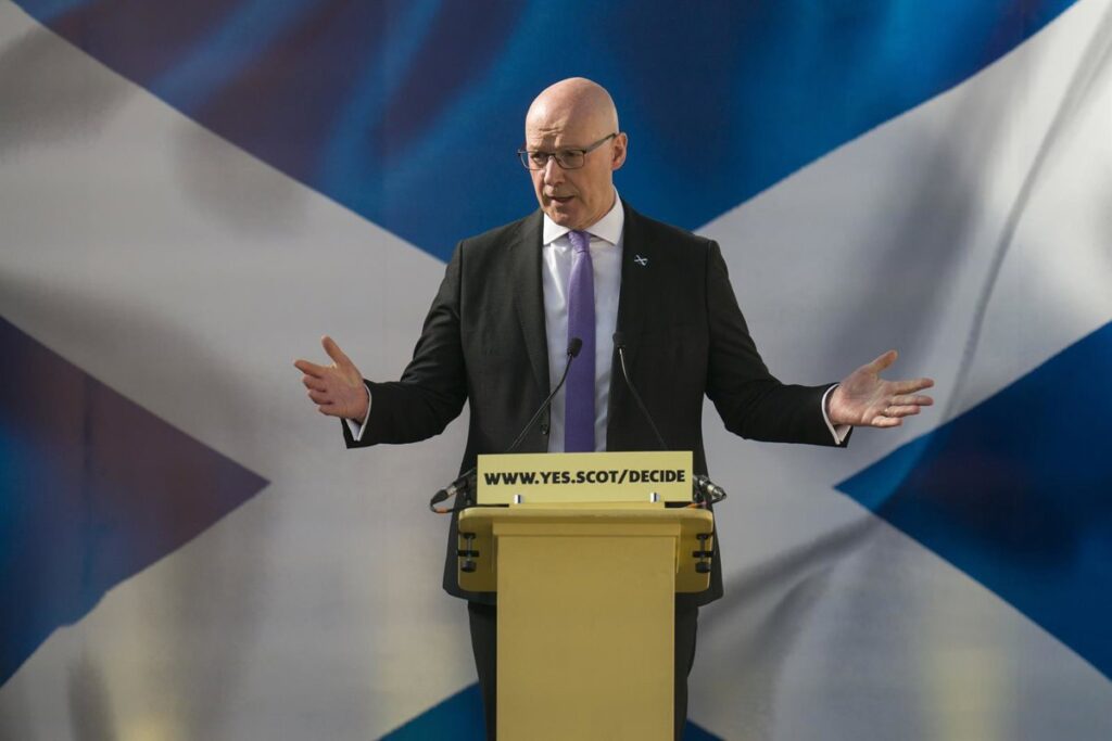 El ministro principal de Escocia insta a celebrar un referéndum ante la amenaza de la ultraderecha de Farage