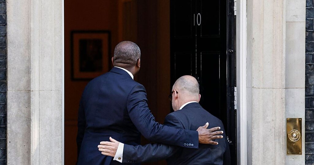 El primer ministro británico rechaza dimitir pese a la presión del gabinete