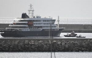 En estado "grave" la pasajera francesa que dio positivo por hantavirus