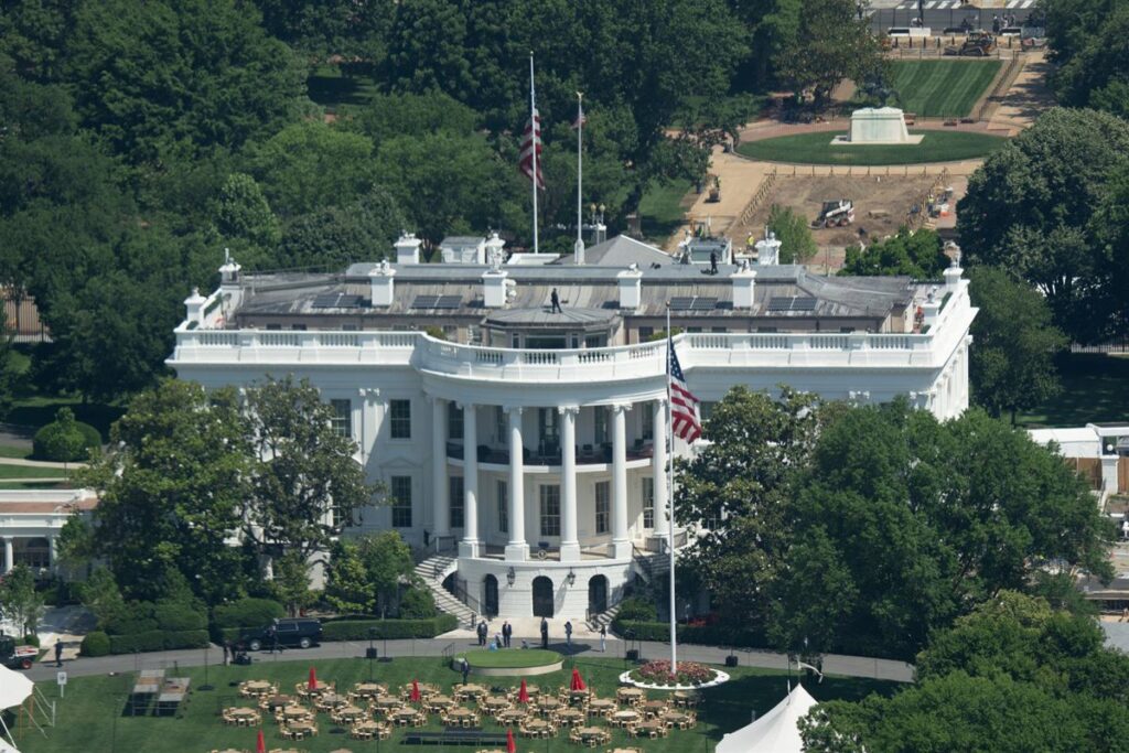 Evacuada la zona norte de la Casa Blanca tras escucharse posibles disparos en las inmediaciones