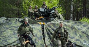 Finlandia, mediador de paz en primera línea de guerra