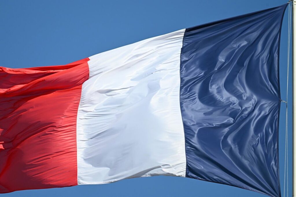 Francia avanza una ley para extender la detención a migrantes irregulares considerados peligrosos