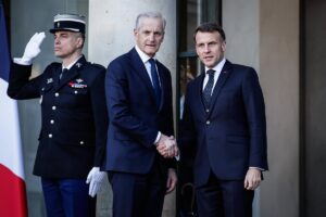 Francia y Noruega firman un acuerdo de defensa que incluye la adhesión de Oslo al plan de disuasión nuclear de París