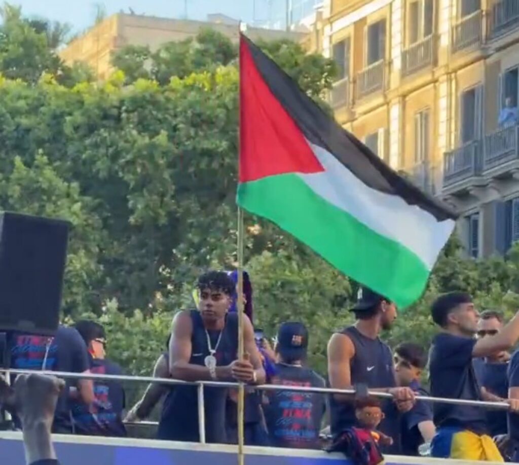 Israel acusa a Lamine Yamal de "incitar el odio" por ondear la bandera de Palestina