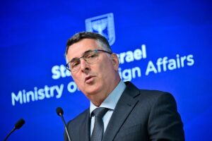 Israel trasladará al país a dos activistas de la flotilla tras liberar al resto en la isla griega de Creta