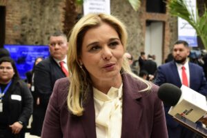 La Fiscalía mexicana cita a la gobernadora de Chihuahua por la presencia de agentes de la CIA