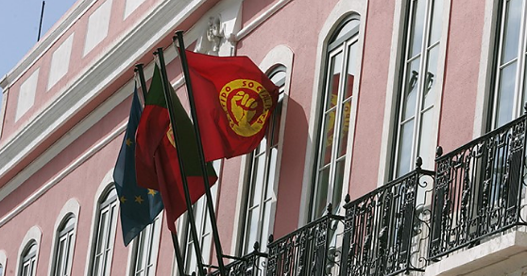 La Policía registra la sede del Partido Socialista portugués en Lisboa