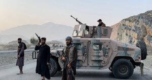 La UE invita a los talibanes a venir a Bruselas para negociar la vuelta de los refugiados