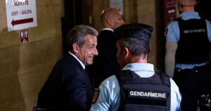 Los abogados de Sarkozy tachan la financiación libia «de novela grotesca» en el último día del juicio