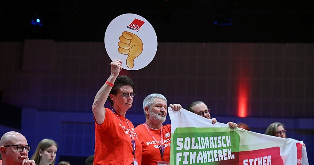 Los sindicatos abuchean a Merz por anunciar más horas de trabajo y menos pensiones