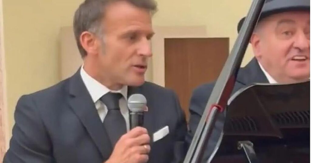 Macron canta «La Bohème», de Charles Aznavour, con el primer ministro armenio a la batería