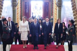 Magyar asume la jefatura del Gobierno húngaro entre felicitaciones de la UE