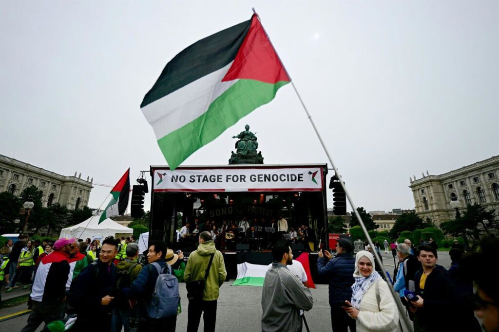 Miles de manifestantes protestan en Viena por la presencia de Israel en Eurovisión