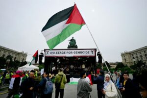 Miles de manifestantes protestan en Viena por la presencia de Israel en Eurovisión