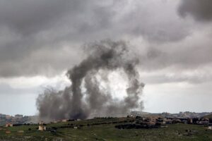 Mueren ocho personas, entre ellas dos niños, en bombardeos de Israel contra una autovía al sur de Beirut, en Líbano