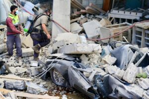 Mueren tres personas en nuevos bombardeos de Israel contra Líbano a pesar del alto el fuego en vigor