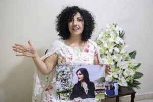 Narges Mohammadi, Premio Nobel de la Paz iraní, es trasladada a un hospital en Teherán