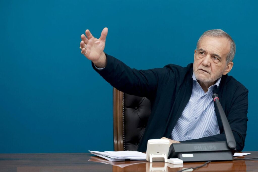 Pezeshkian denuncia que el bloqueo naval de EEUU supone "una extensión de las operaciones militares"