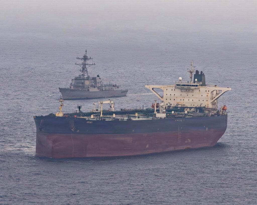 Seúl confirma que un petrolero de una naviera surcoreana atraviesa el paso de Ormuz tras consultar con Irán