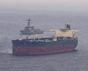 Seúl confirma que un petrolero de una naviera surcoreana atraviesa el paso de Ormuz tras consultar con Irán