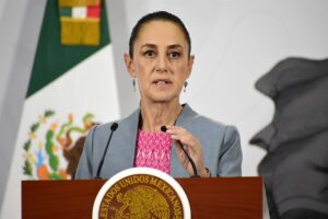 Sheinbaum afea la "ignorancia" de Ayuso y la oposición por dar pábulo a una "adoradora de Hernán Cortés"