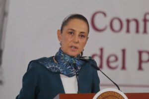 Sheinbaum tacha de "absolutamente falsa" la información de la CNN sobre una operación de la CIA en Tecámac (centro)