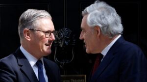Starmer recupera al ex primer ministro Gordon Brown como enviado económico internacional tras la debacle electoral